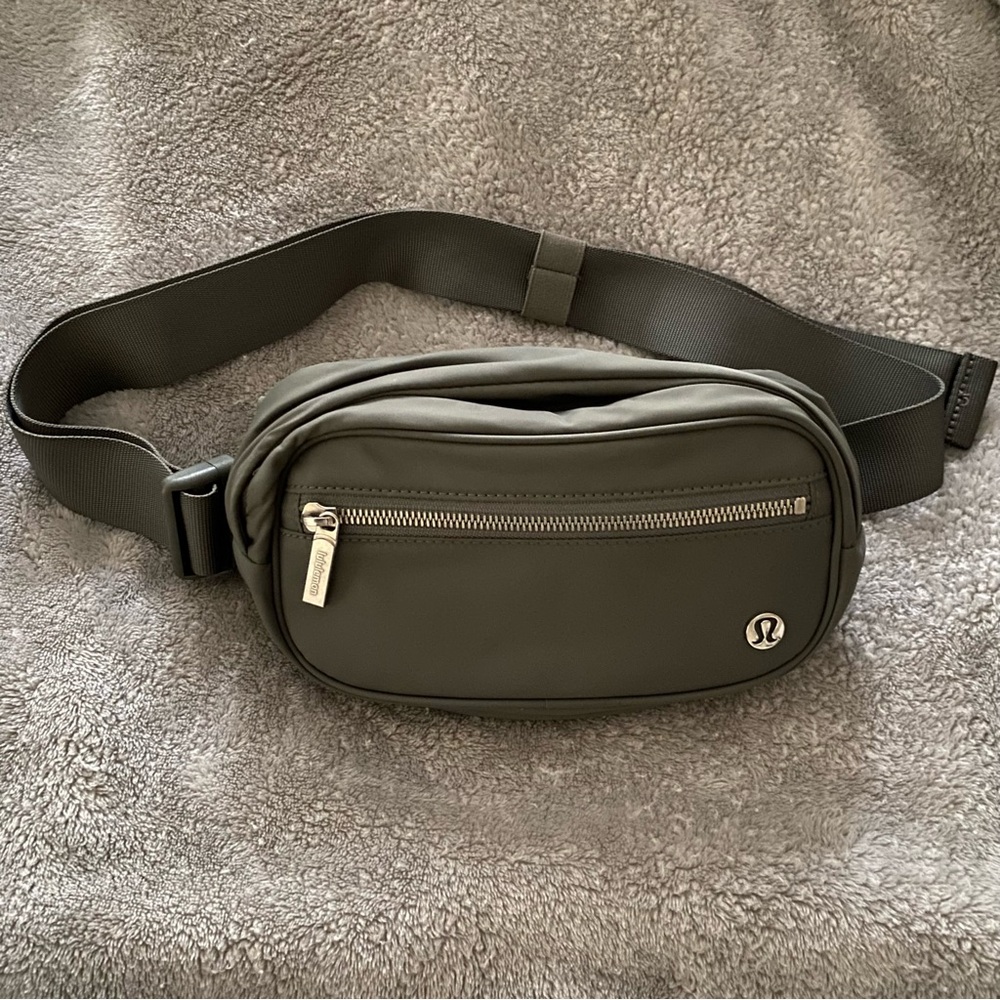 Lululemon Wunderlust belt bag/crossbody